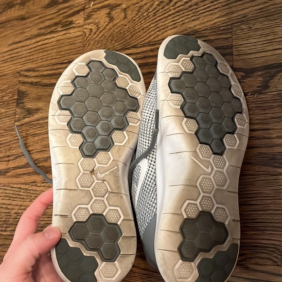 Nike flex run tennis shoes - Picture 10 of 10